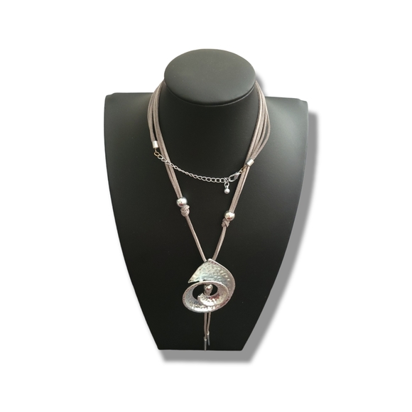 Handmade Free Spirited Boho Silver Tone Metal Seashell Pendant Necklace - Picture 7 of 7